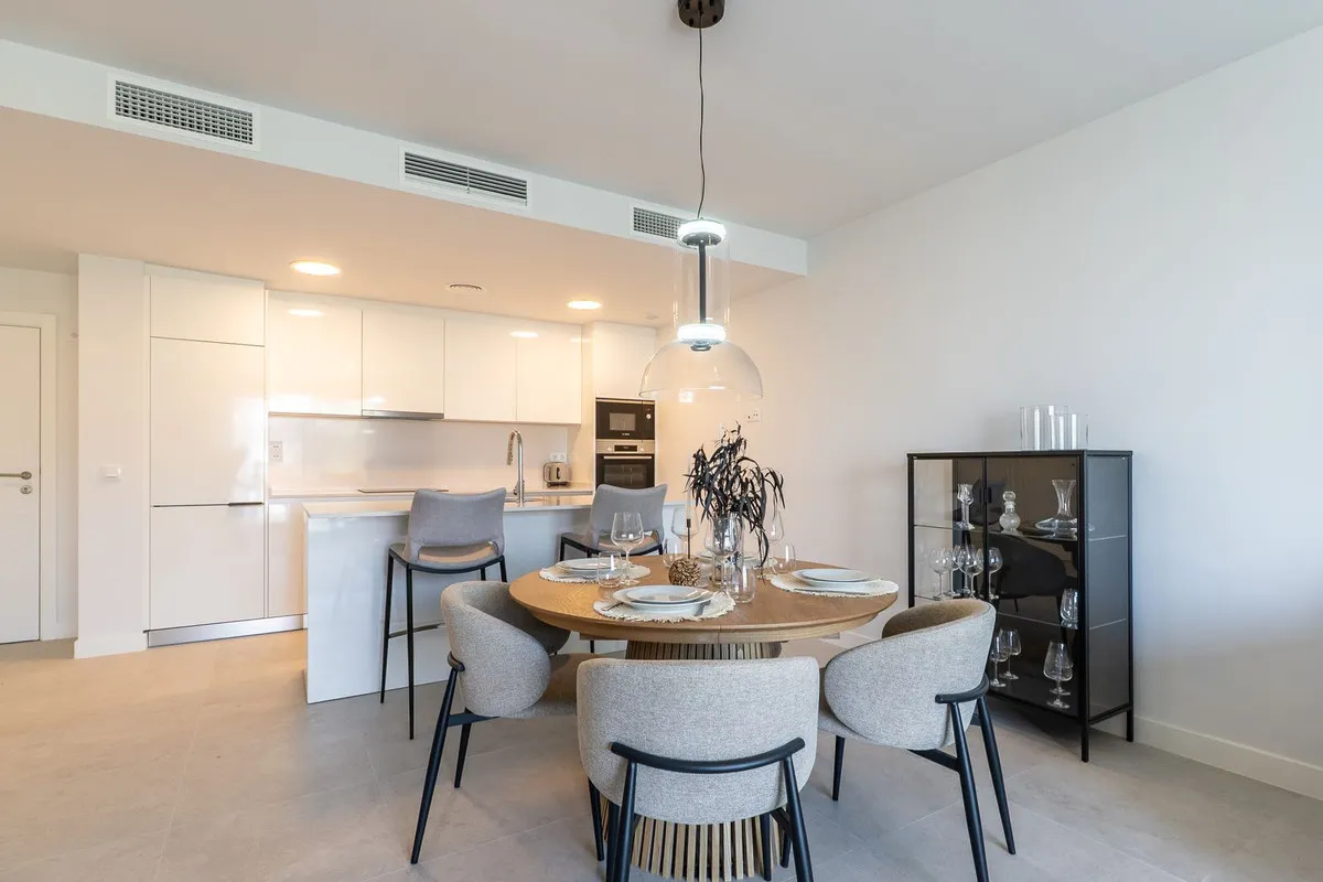 5ce3b6e7-02f3-40fb-b917-9fbfec13e859