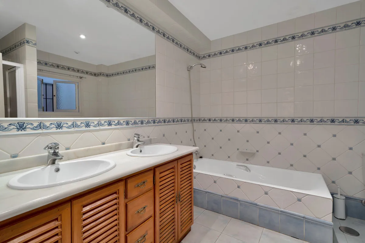 f4d52263-8297-4db6-95a4-78bbef705949