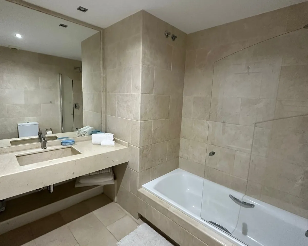 f09ea956-4066-43f3-b15d-5150c797c3b6