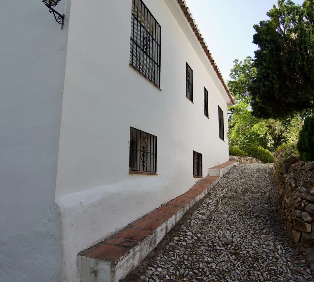 1ec2f559-e9e9-4c75-a471-bb4b0eecba95