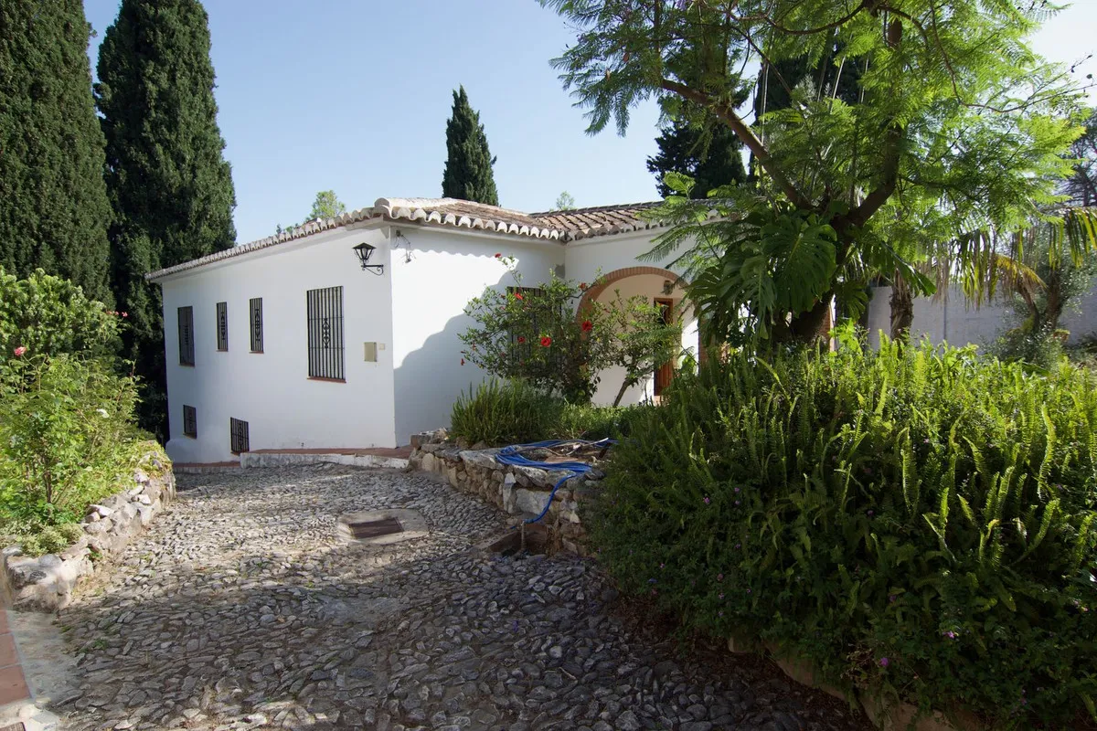 8f78ef74-68aa-489f-b4df-28374bb60743