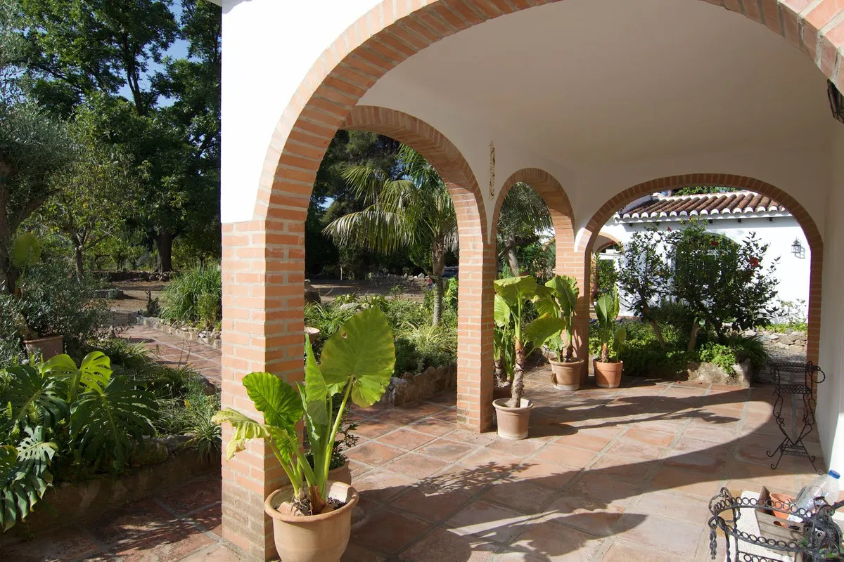 f8ed9600-5501-47fc-9d01-36733be5b2de