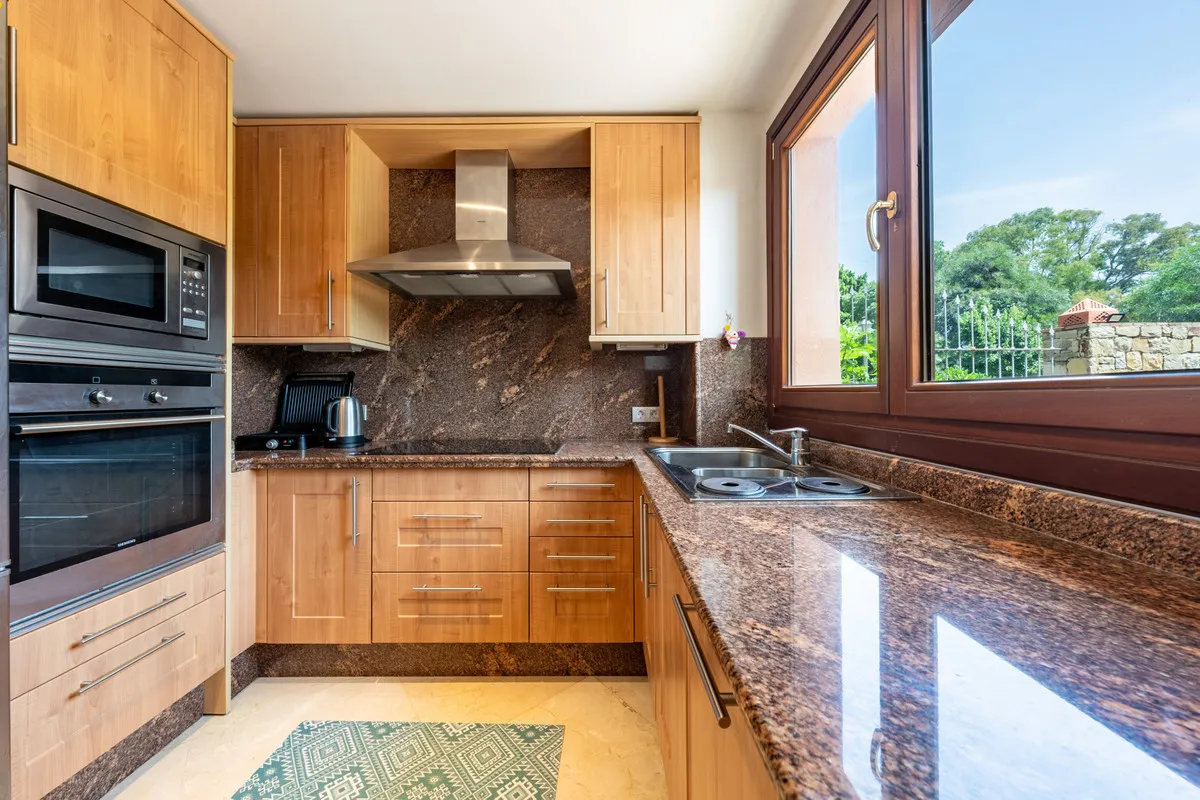 f5d0f427-e065-42c7-b269-eb4582bcf995