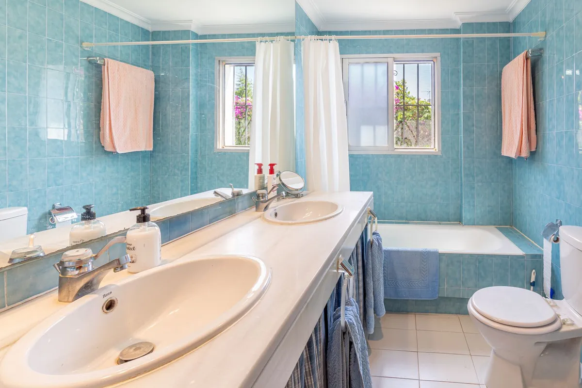 b8e328ab-de1e-4b75-a61c-77b1bb78a8b8