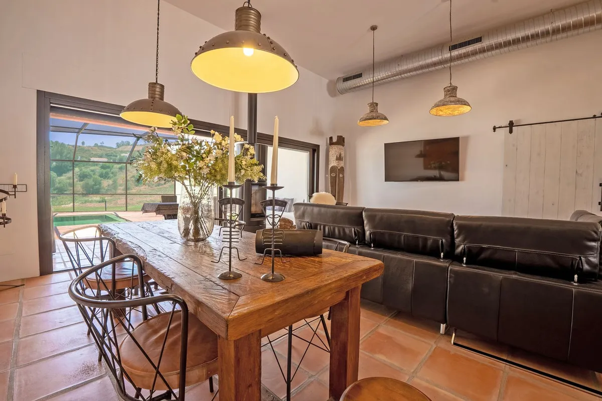 f5dbd533-3e3a-40b3-8da0-245a198ab655