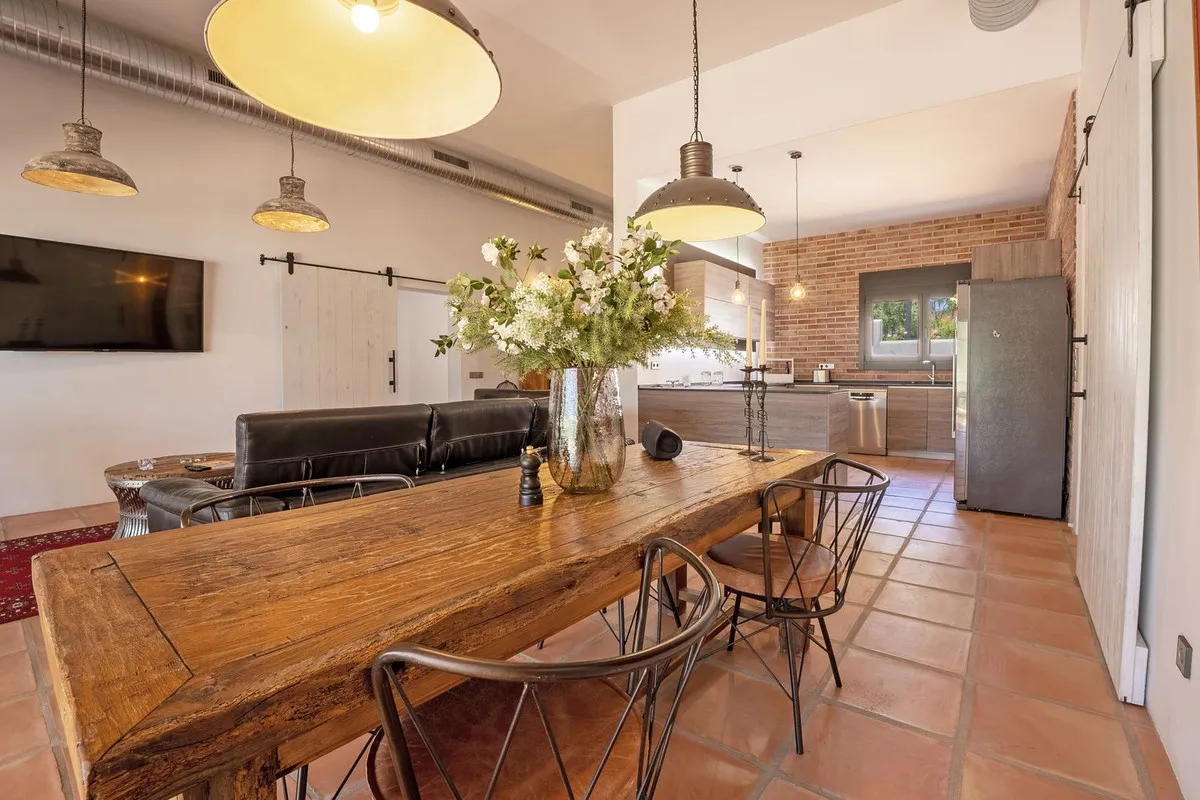 f98f96a2-03d6-4b28-ac2d-63db5601d92f