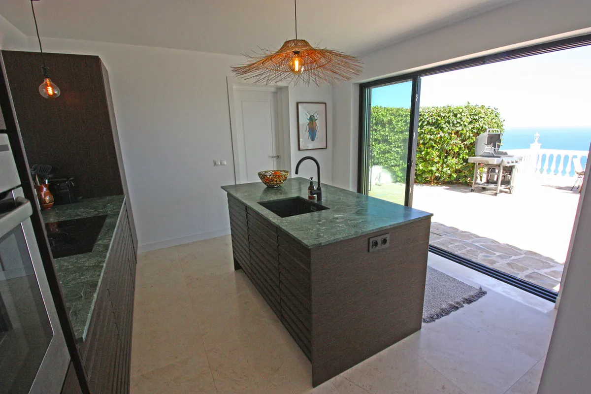 32125980-3557-446e-9451-2c069d01a841