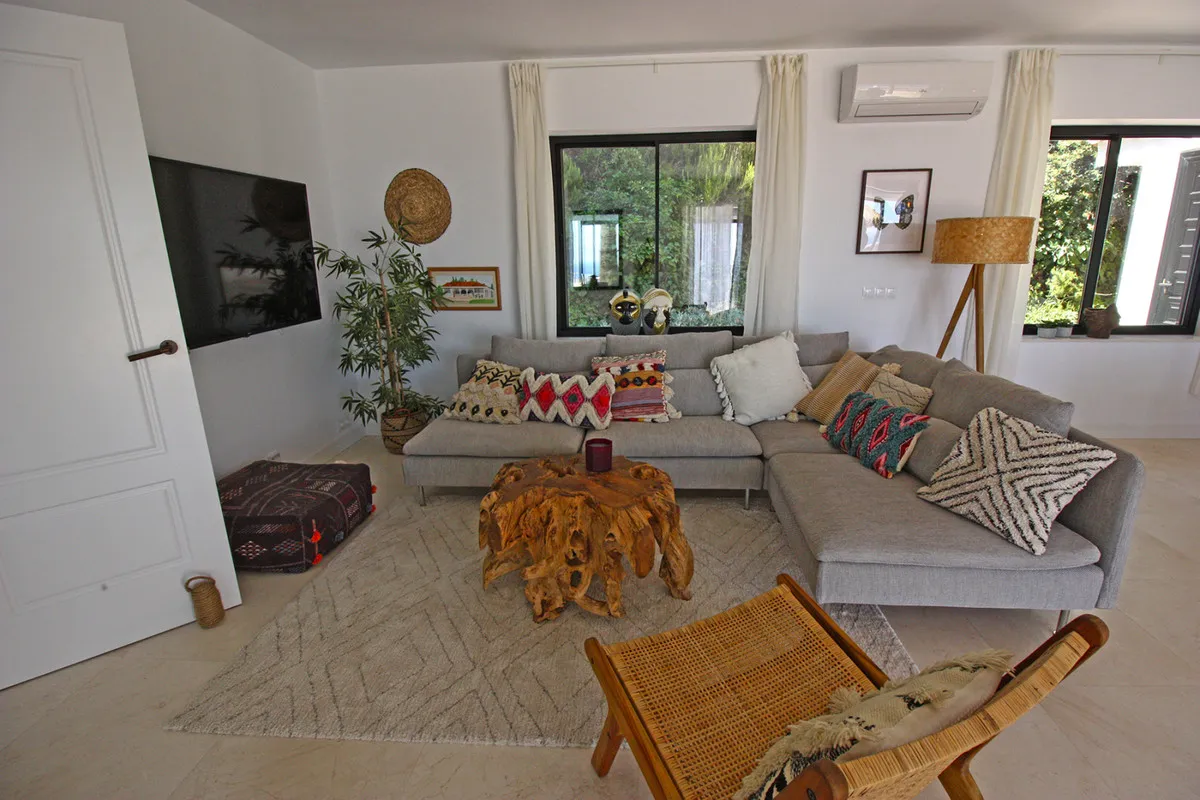 562ff745-d5d9-4308-b3f4-da64993970e9