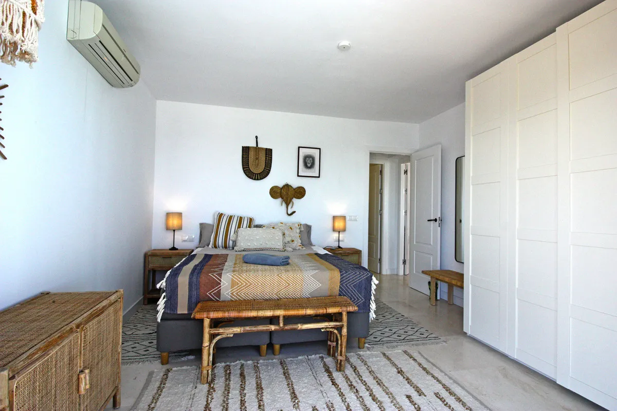 93829652-8568-410a-90b0-ab6e7e298090