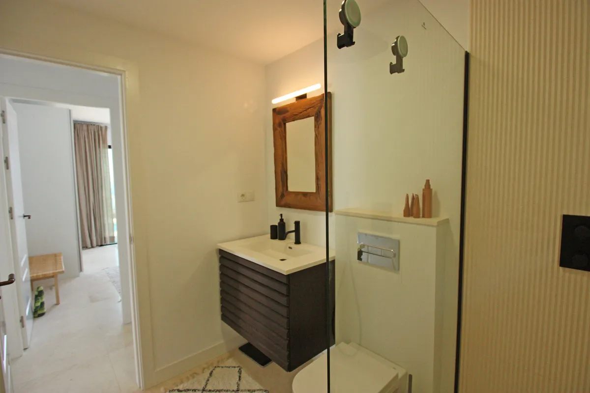 eb29483e-40bd-46b4-9e76-6d794acade06