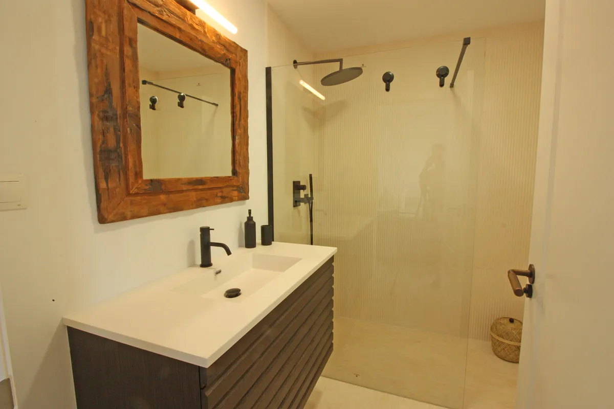 ec7bfcbc-c93c-4296-bbb2-254342da917a