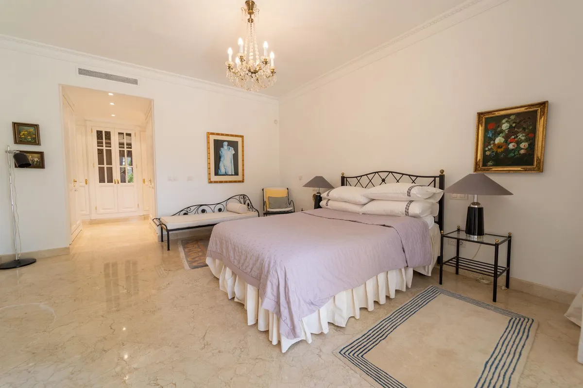 5ea68a1f-3a11-4051-b540-1c237a8e5882