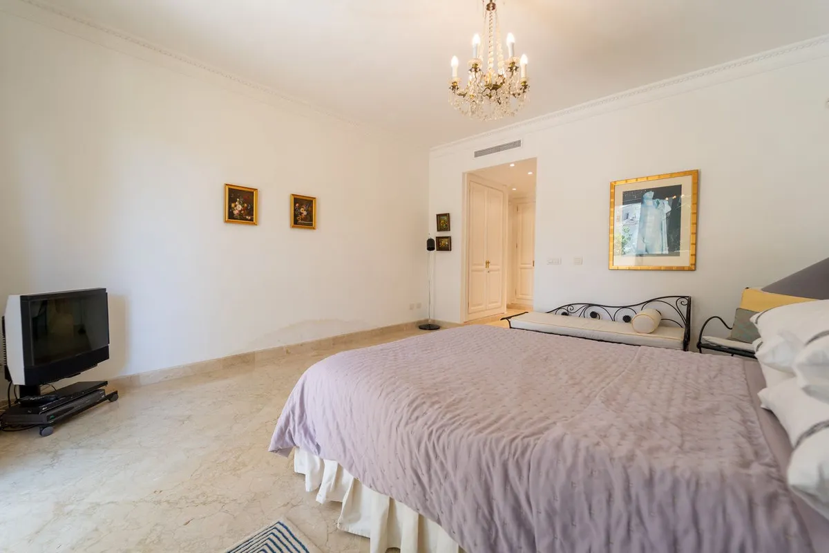 93f857eb-e04c-49f7-b320-70dfadff1966