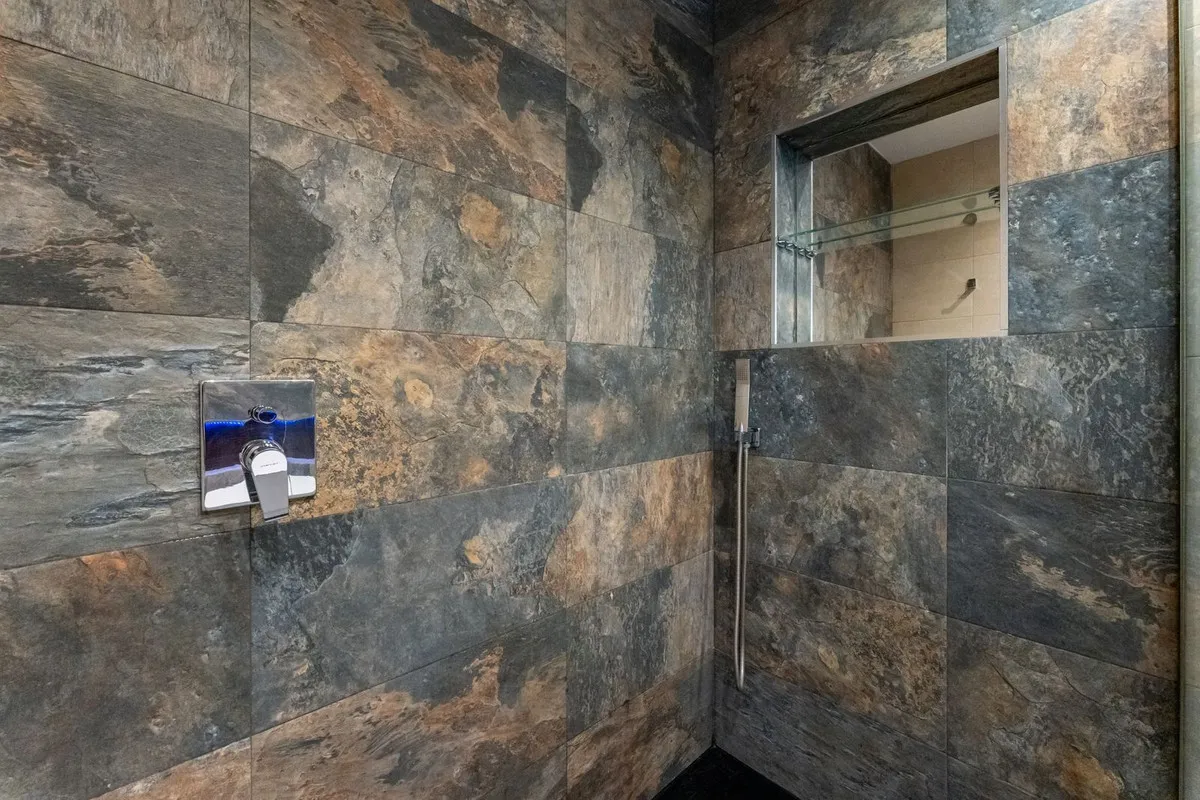 2b8ab65b-bdb1-430f-9a9a-728a6e7da965