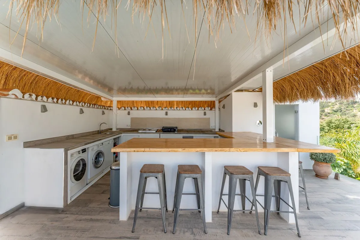 2ff84ca0-591c-4715-b1ef-99d4f67f6b60