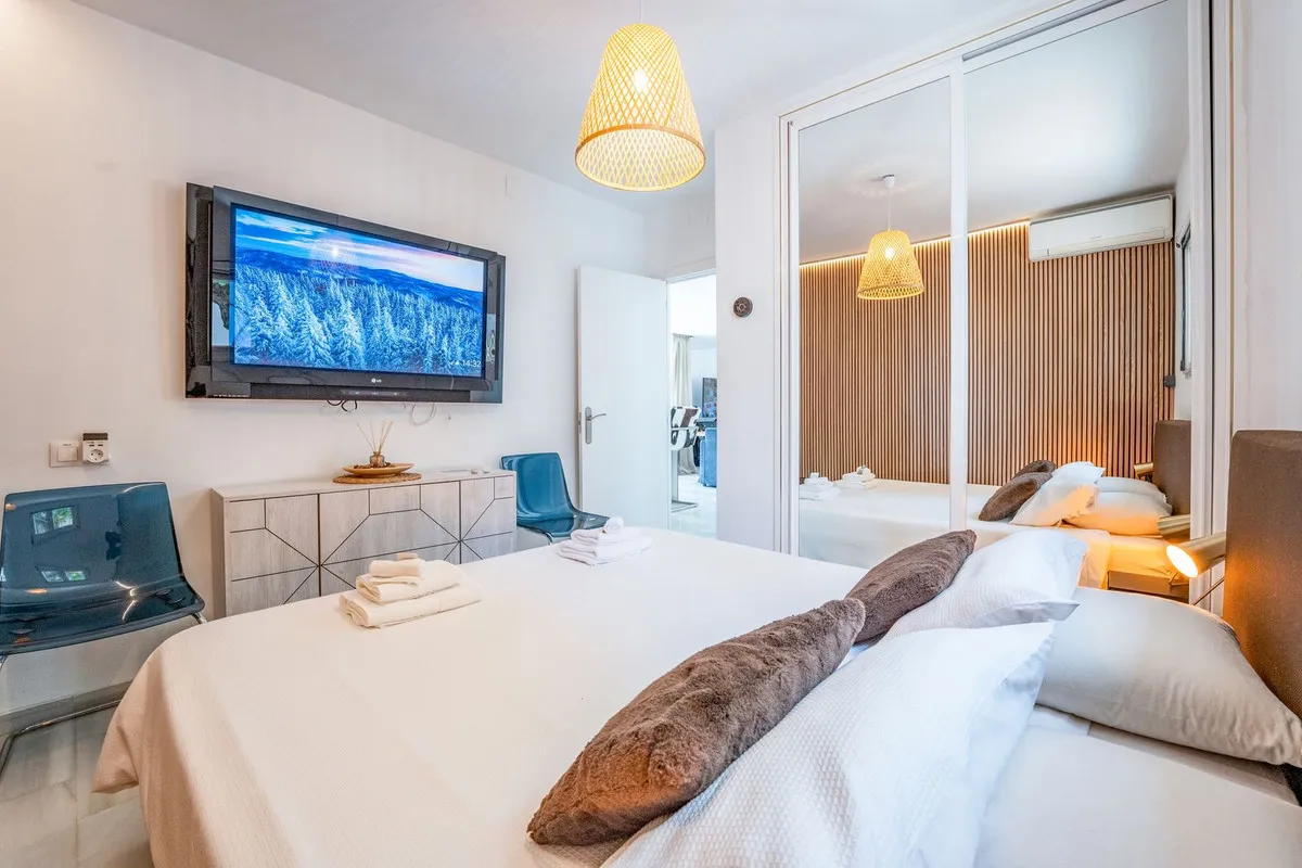 3ee2ef5a-3231-404f-a41a-2c2ec160497c