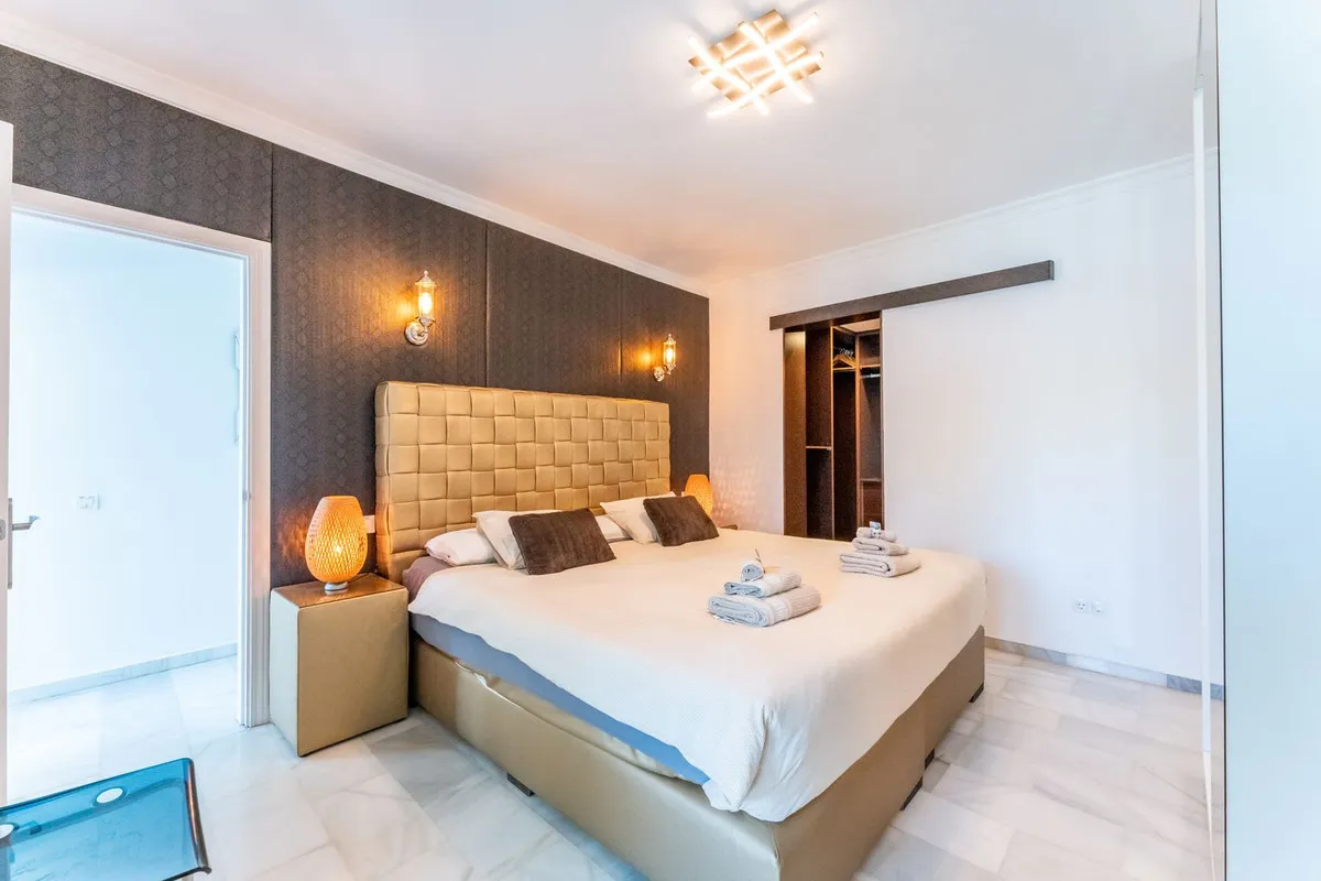 ffff65e3-dd6e-48f7-b1ae-c61a9a0ea4c1