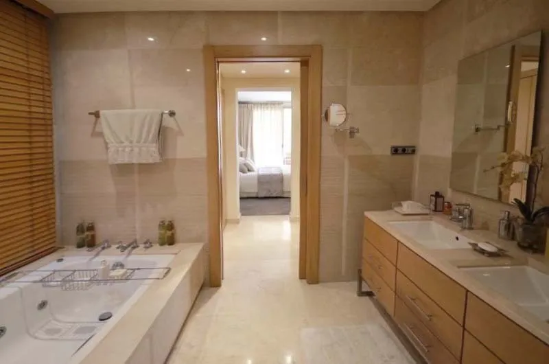 b6fe9331-030b-4975-b1f9-d2350438645c