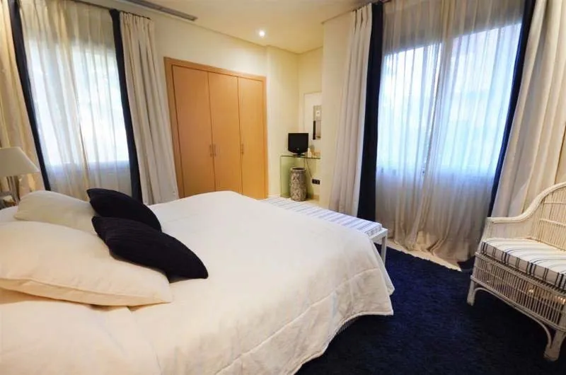 ef0f2a8b-90d3-403f-a601-a1ff7d8bb4f9