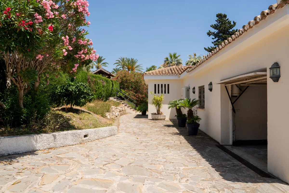 8a825123-af93-4b2a-bd1f-0e37b92fbf8f