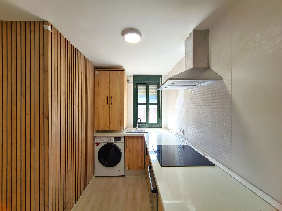 b909990b-379d-485b-8d7e-a2363e7853be