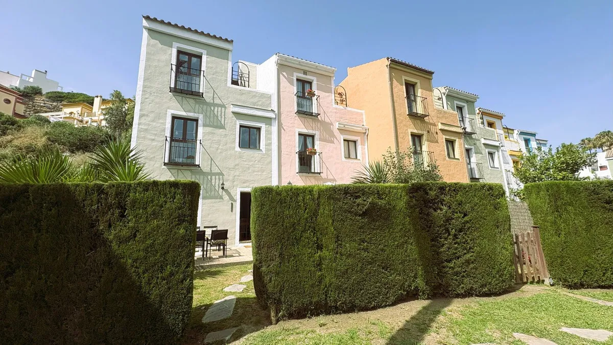 03875e36-6557-4042-8319-53f5810d1928