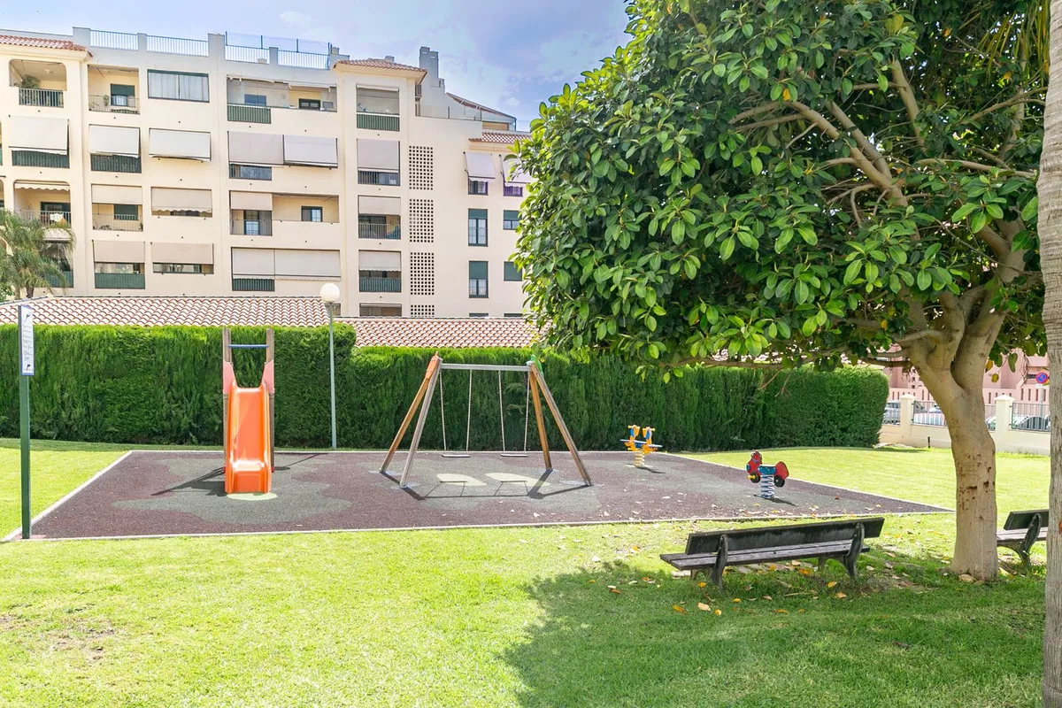 128ac49f-3b10-42b9-a427-1c430dade446