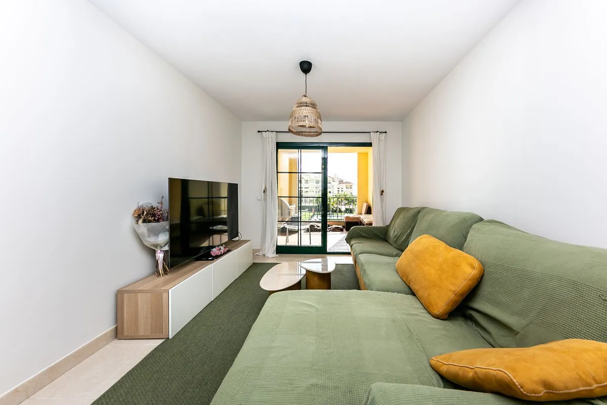 7b75e030-39a2-43e7-829b-252fcaaaefd4