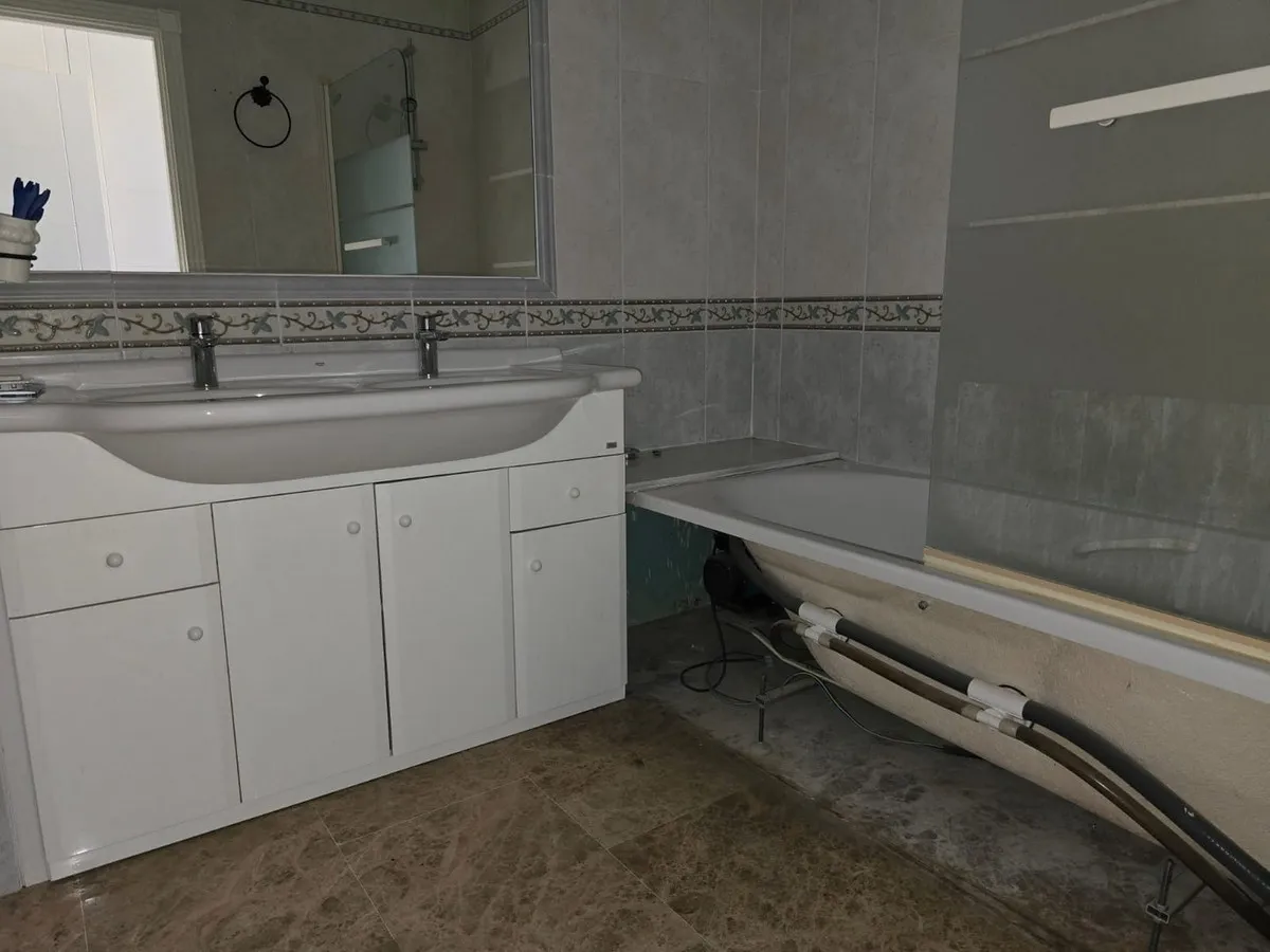 6ee3d15c-b718-49cf-8e59-ff6980e24bc8