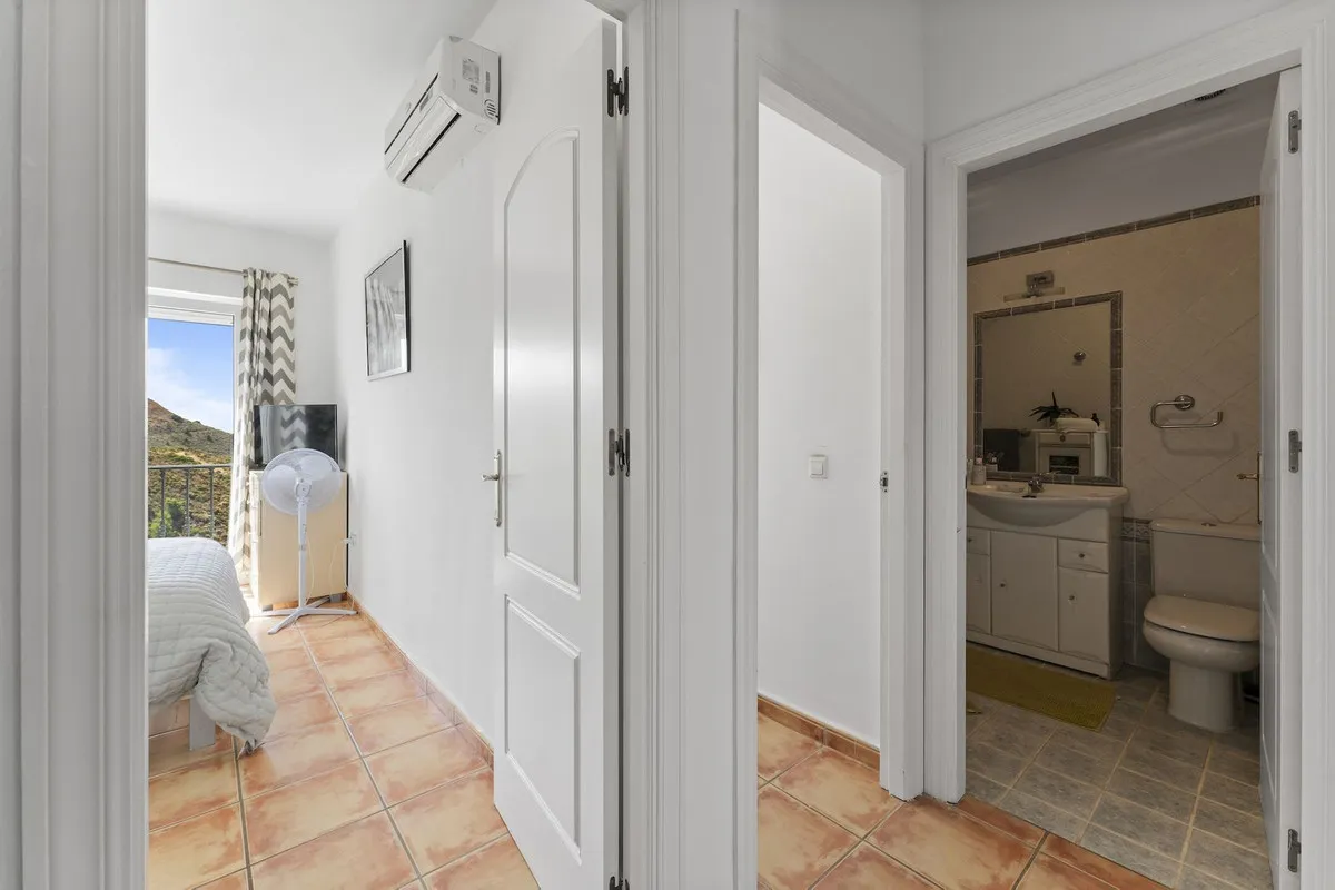 01e9e8c7-44c8-445d-b1aa-5e2eb6fdc256