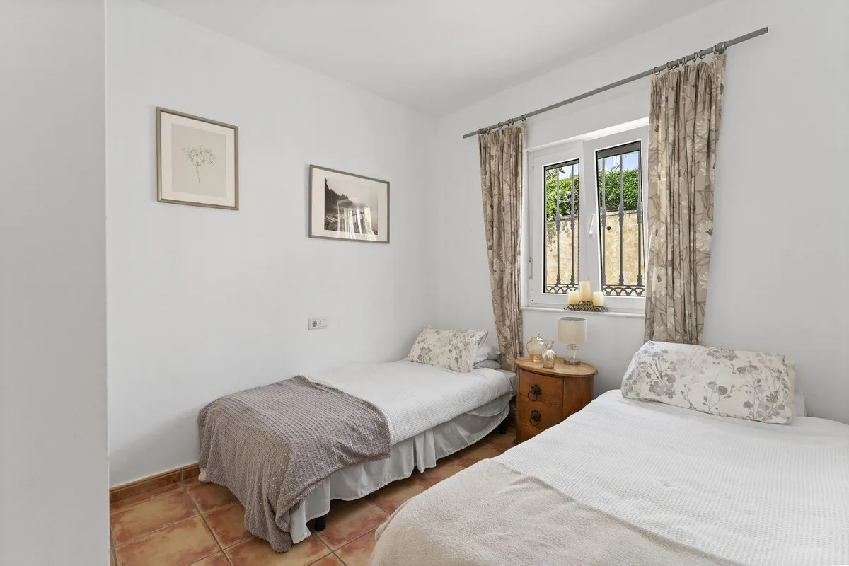 055df1f9-5b60-48d9-957c-ad60e75754d7