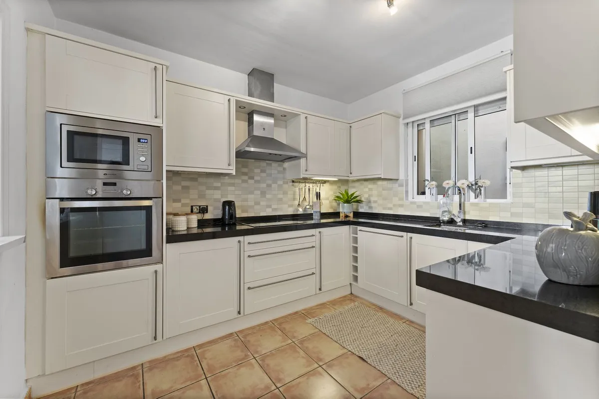 b065b1d2-9f07-4cb2-a95e-daac80e7f956