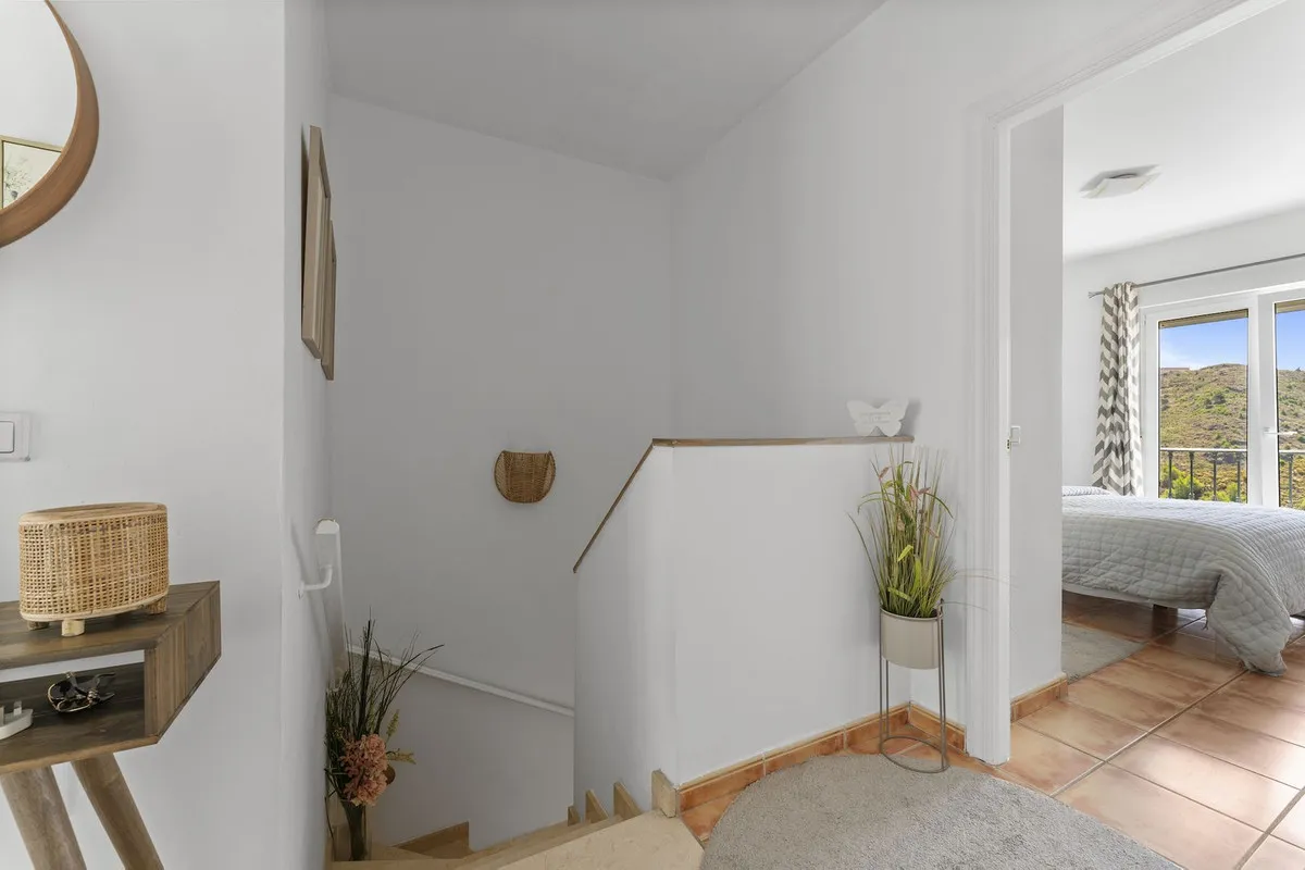 d53310aa-c21b-480b-881e-ce5572d0f81e