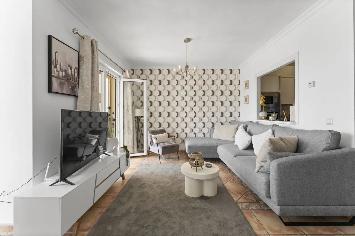 edfa76b5-48a2-418d-8d8c-dbd98ed9e5f5