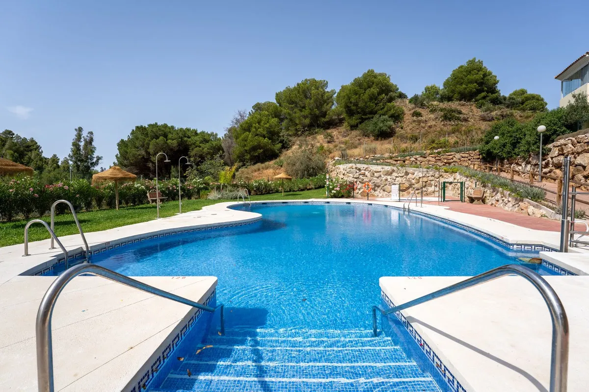 1b201087-bb41-42fd-9977-fd1633595170