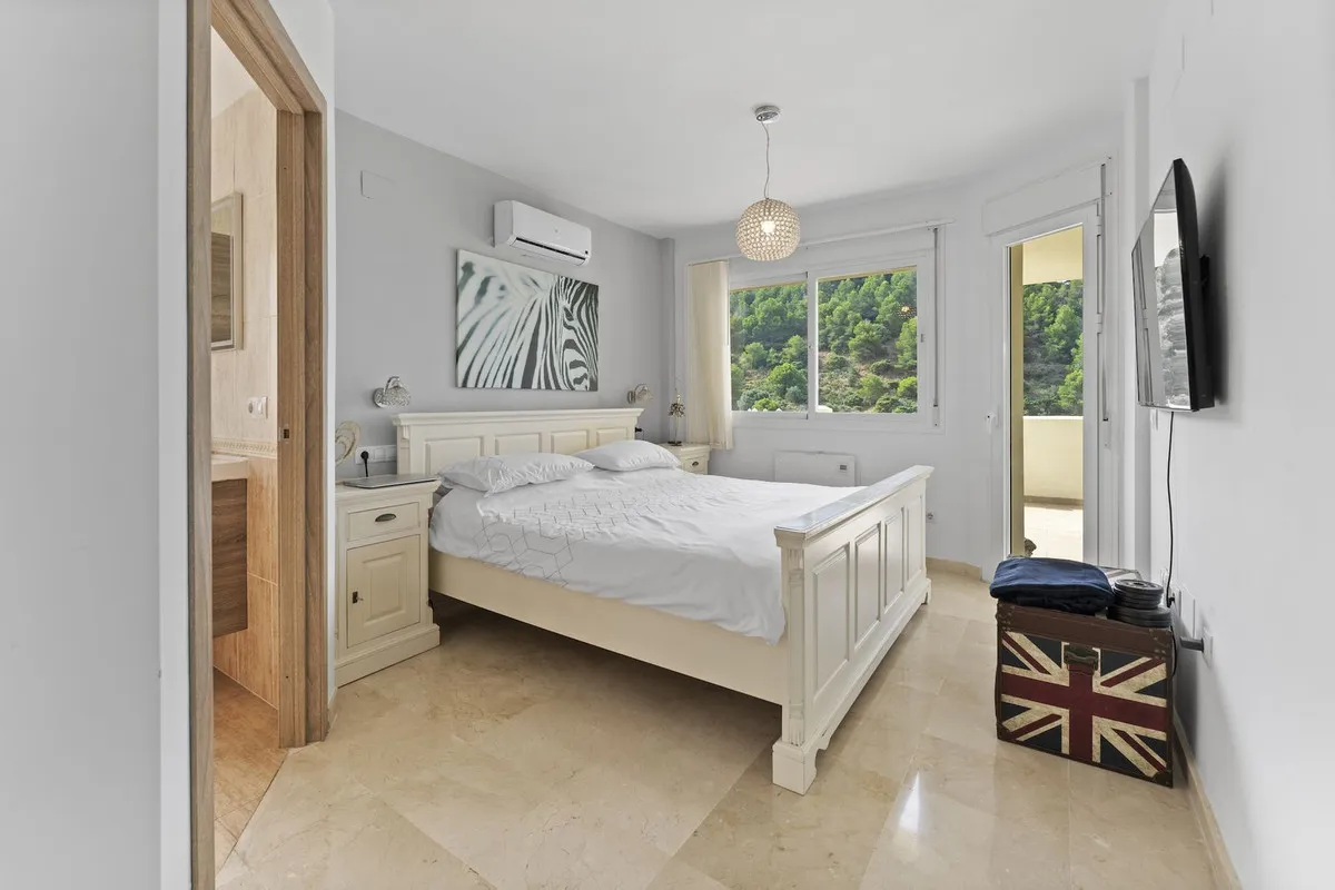 b25e91e9-b269-48e3-bc32-87c8366f3153