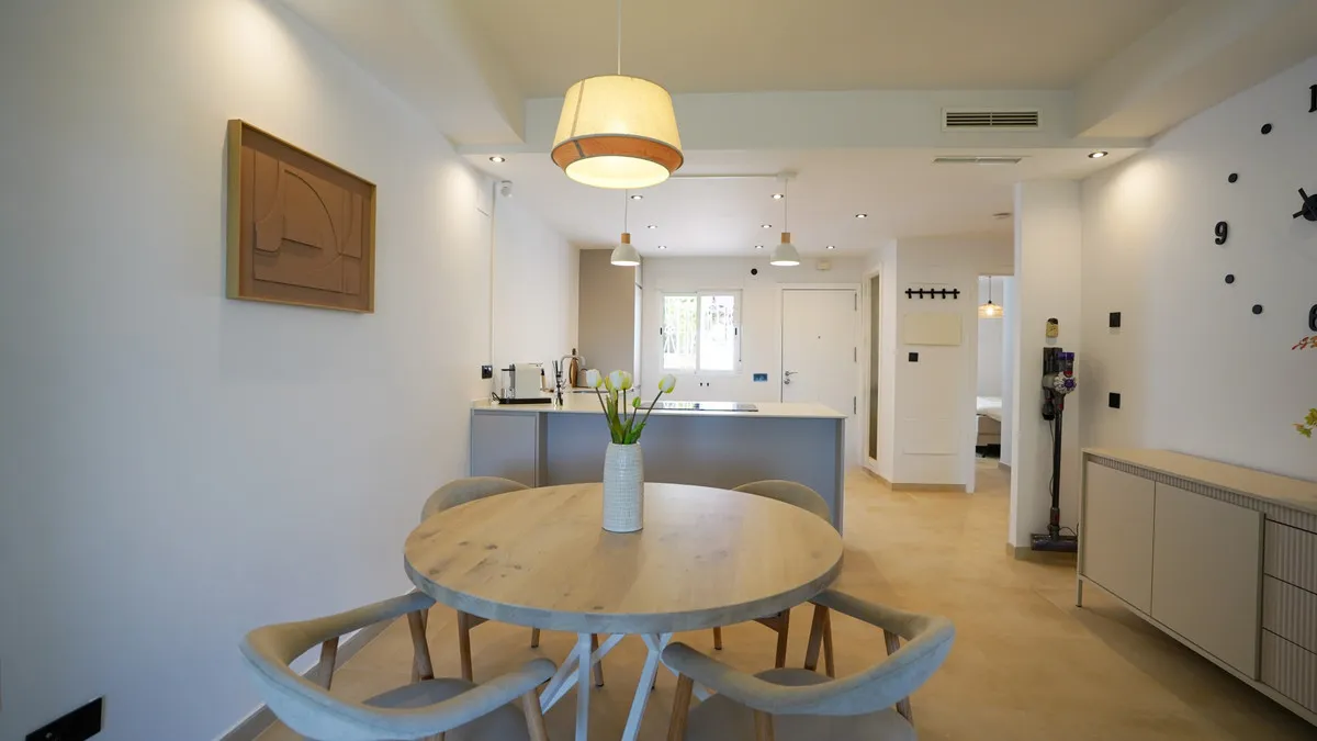 d2058bb2-09dd-40f3-a869-5f2acd82a22b