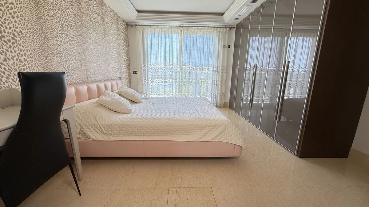 e0d292d3-6d2a-445e-85f8-7e7cd2da10a0