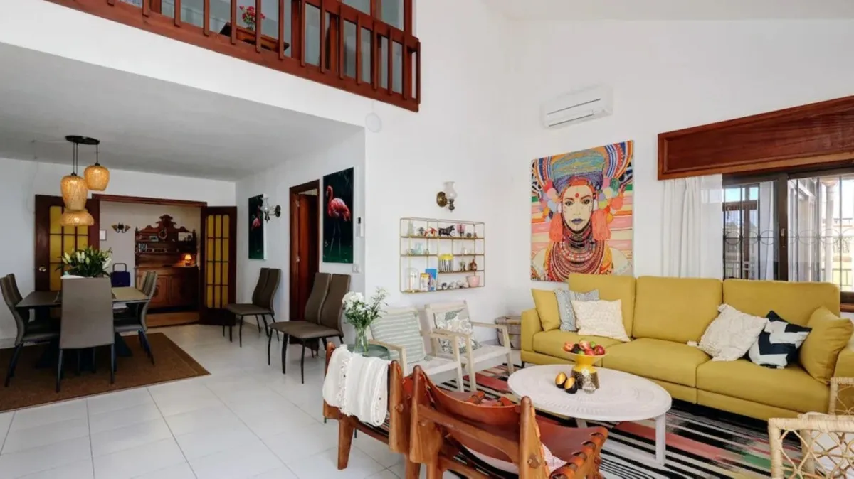 b9932657-a5d3-46dc-a5c8-db492c113aef