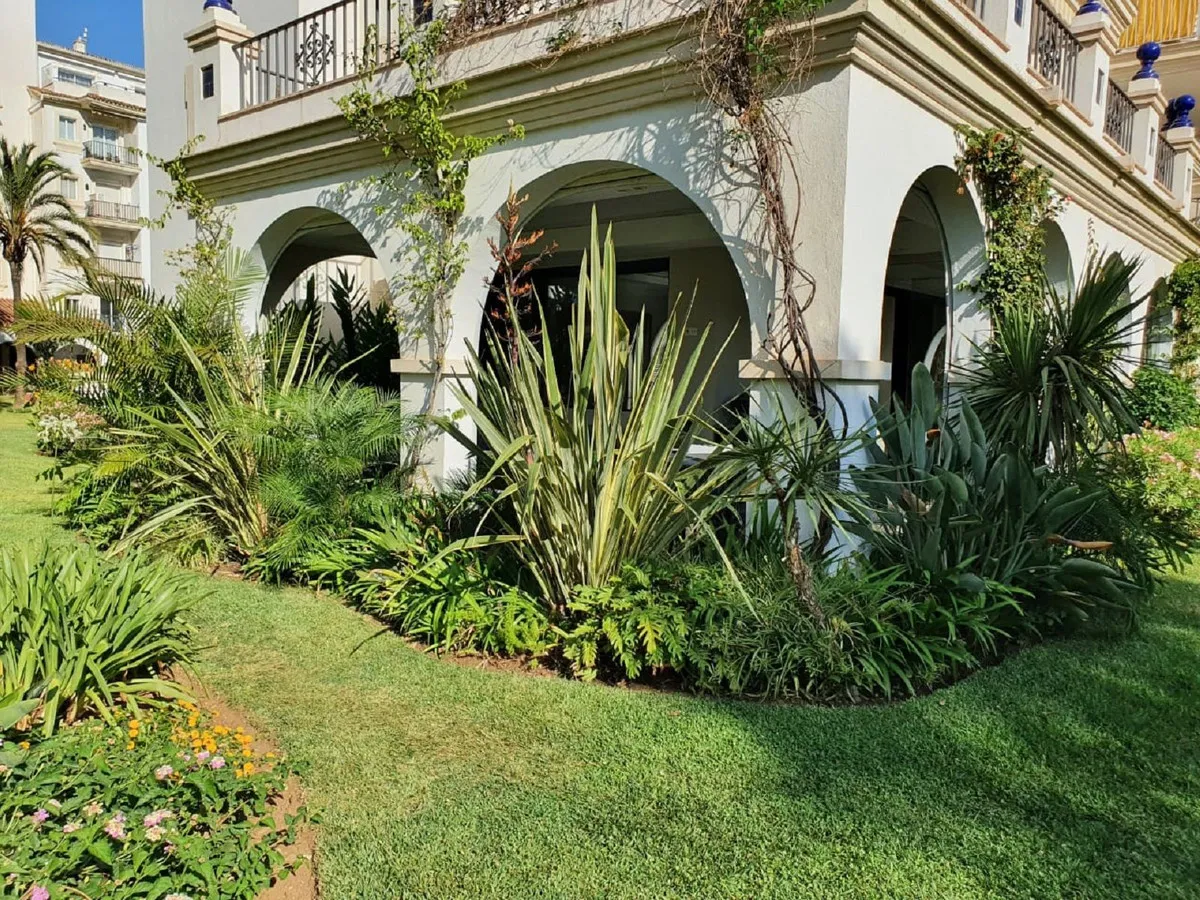 24f7a2be-95b0-48df-9b33-95e55d13e7c1