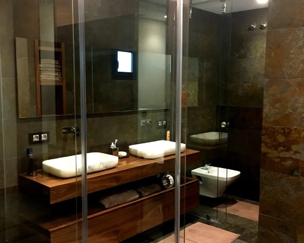 bab7f7fa-b799-4011-aa2c-2c233dc474af