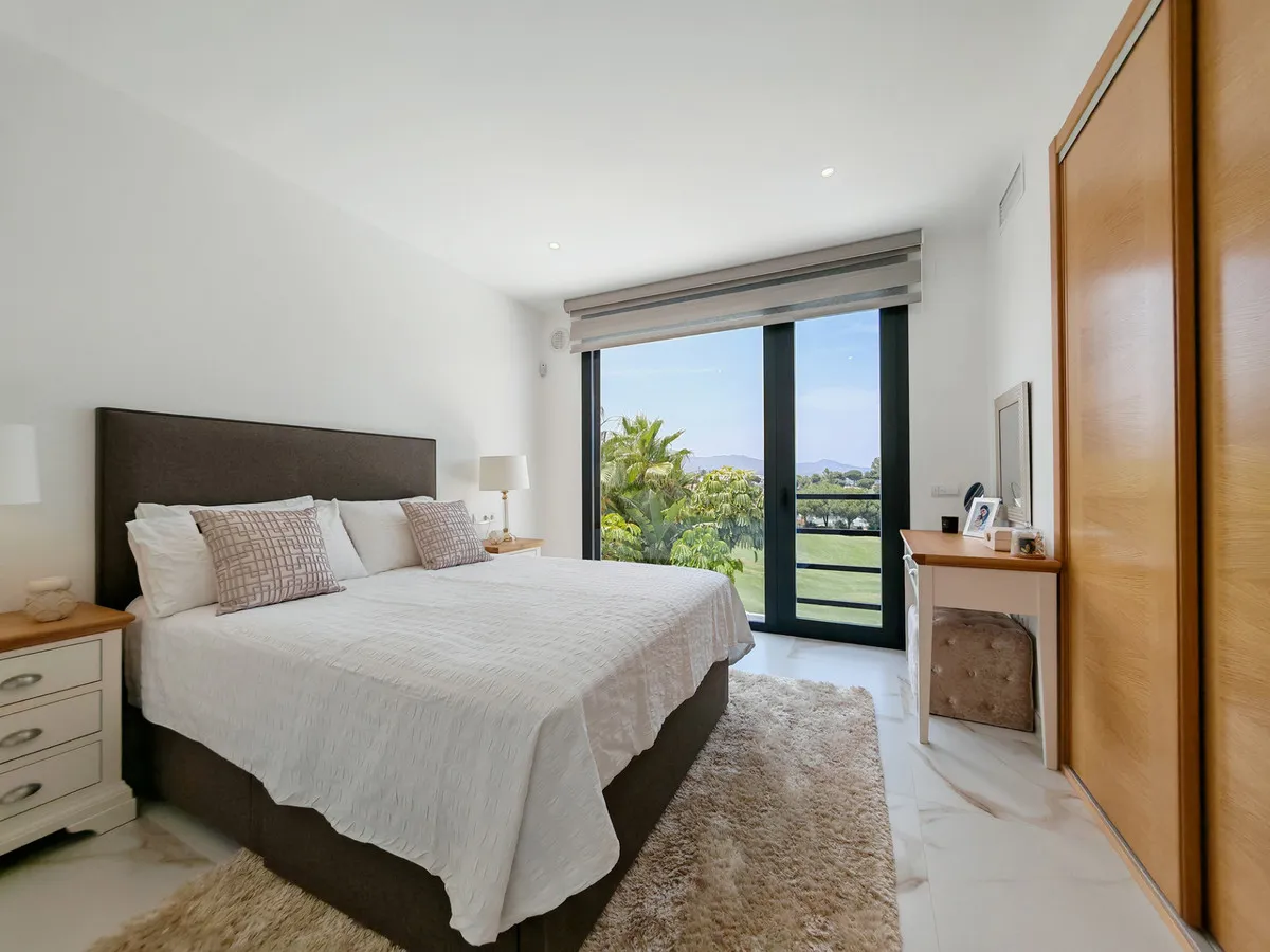 b808fe75-4321-4247-b8f4-0d4b5a153494