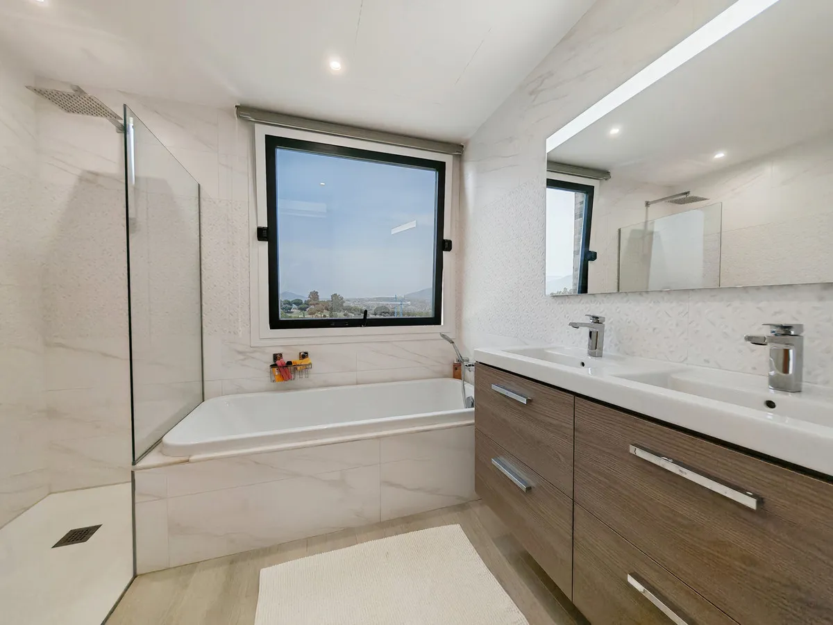 cc87c873-2765-4537-ae90-967e665eca8e