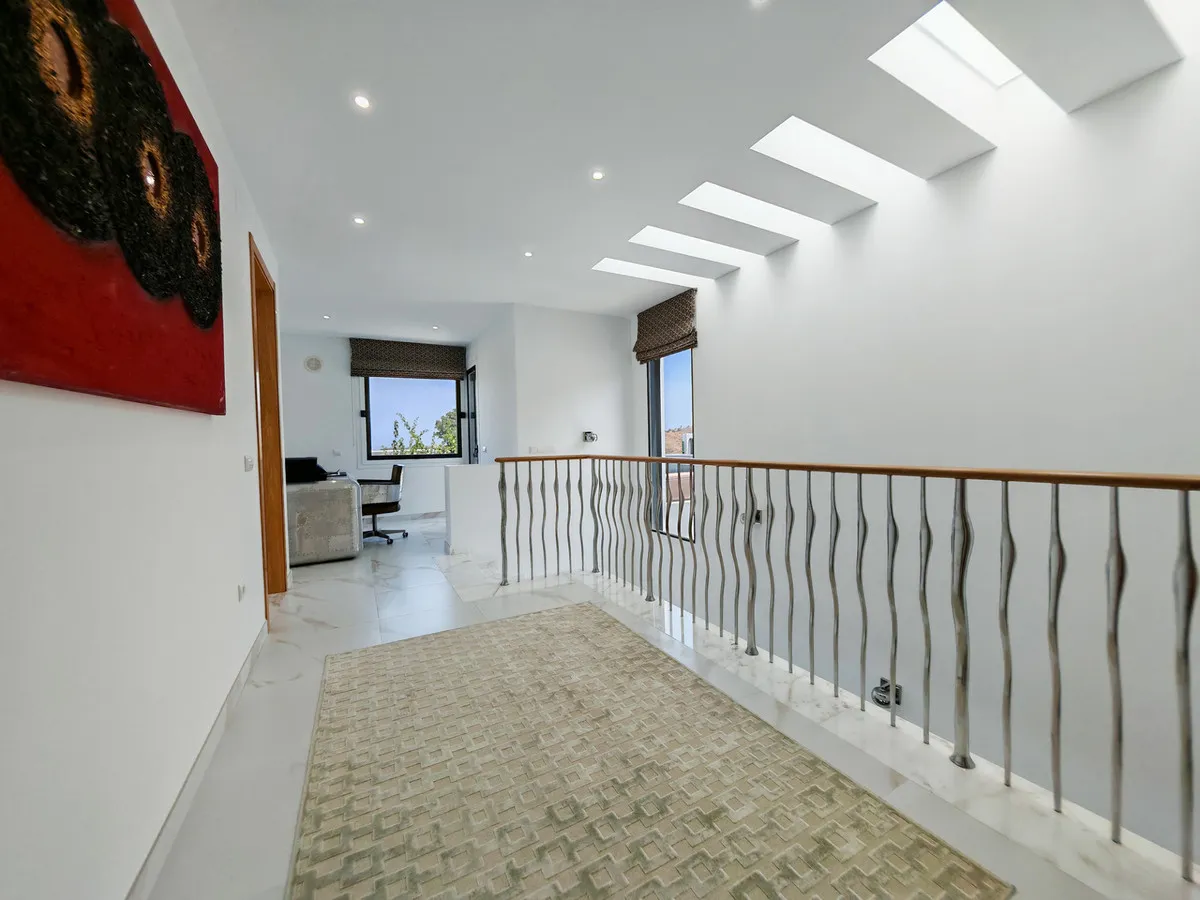 d94c775b-2fcd-4b32-bd5b-032e25ebe69f