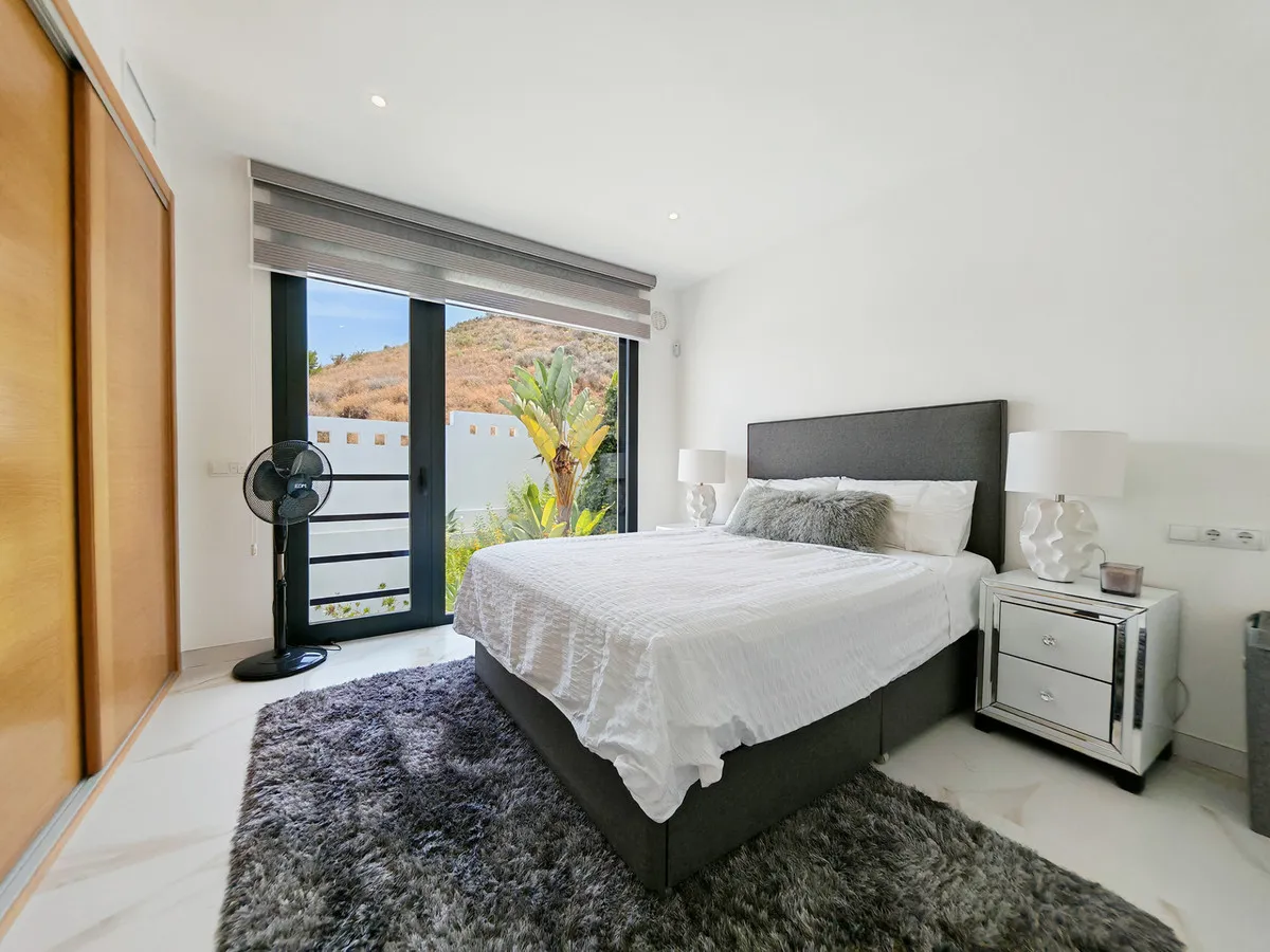 fa692c8b-4c68-4cd1-8f1f-59fa33b0515c