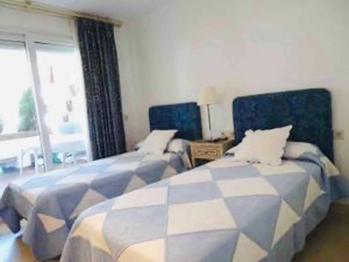 9e9233f1-3e2a-489c-a429-7c93e707f3c9