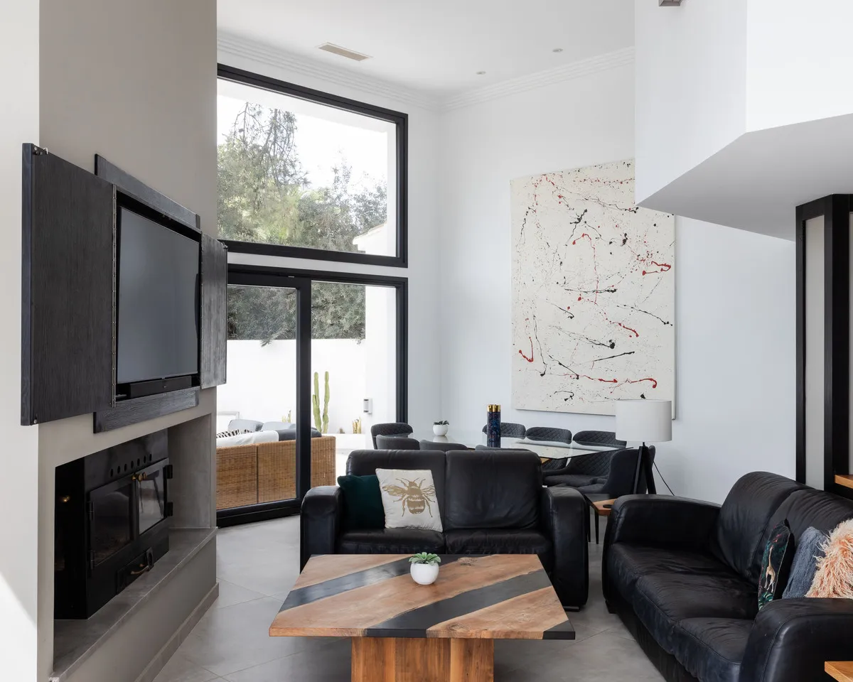 022fb196-fbc5-4504-a2e3-9902f7b8bb98