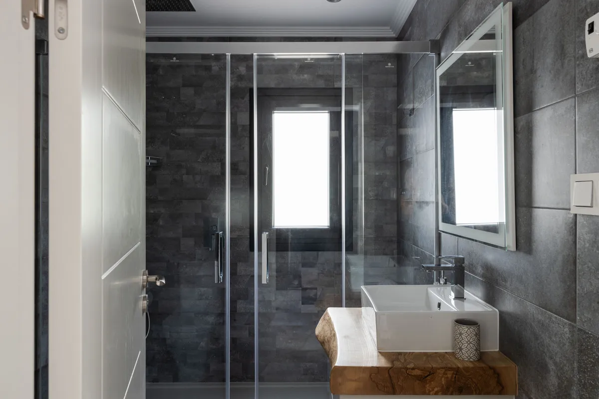 893a06fd-2910-465e-947e-58a6d0b40438