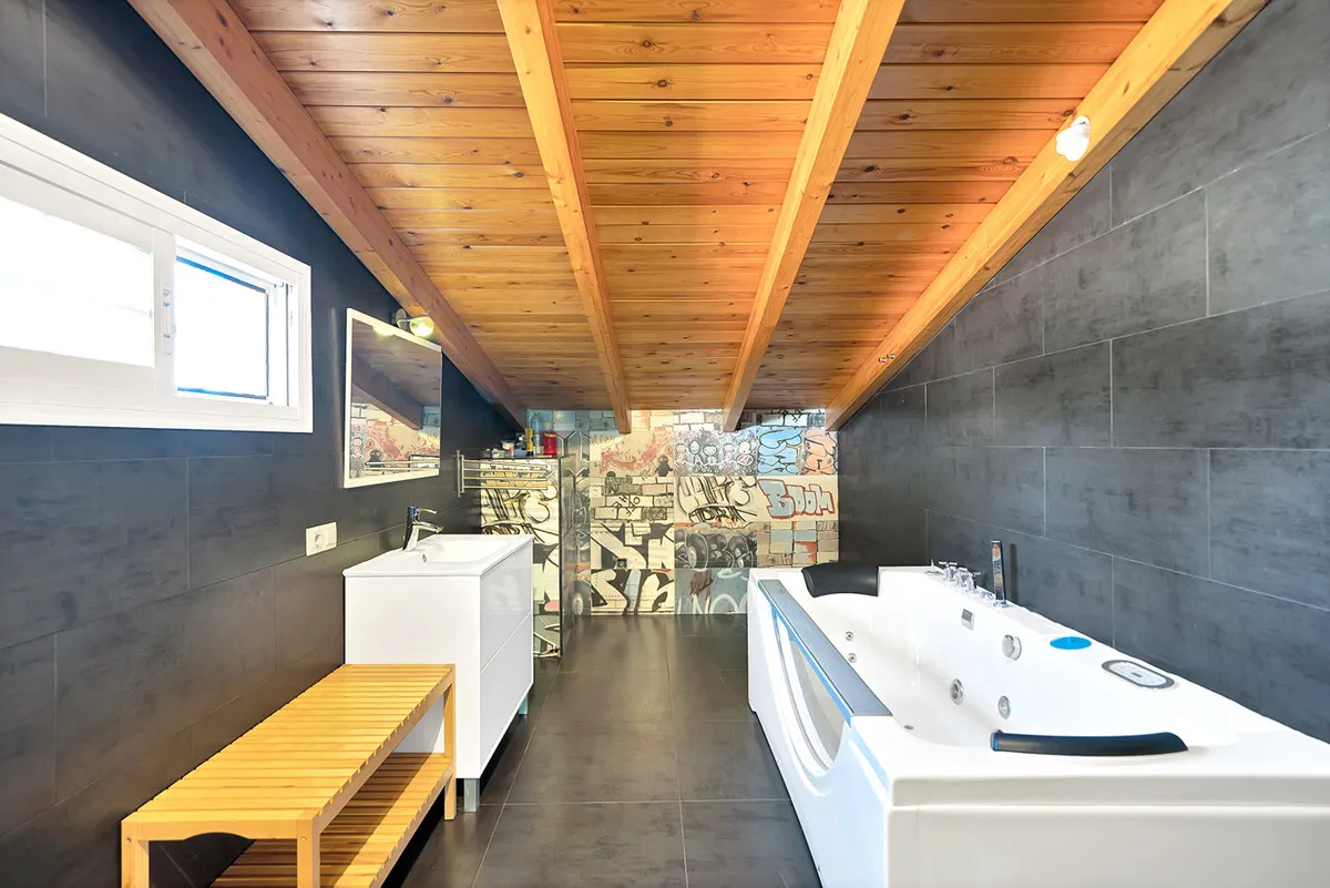 fd8de5a9-060e-4f34-84c7-49a09f2c9590