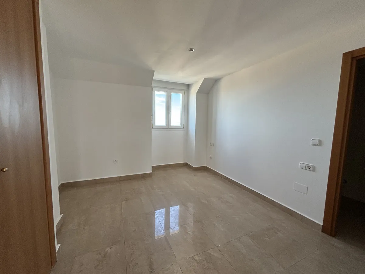 05fcdfa4-8456-4ebe-a9df-f7bc4cc2a16e